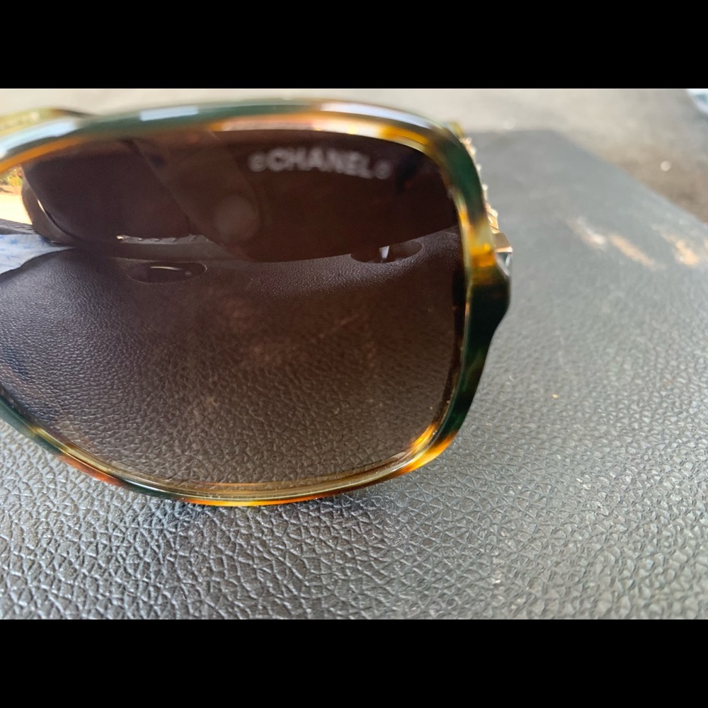 Chanel sunglasses - Picture 5 of 8